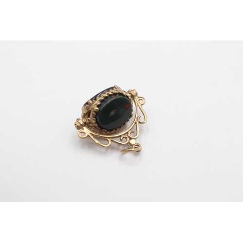 2079 - A 9ct gold onyx, carnelian and bloodstone spinner fob pendant - approx. gross weight 2.4 grams