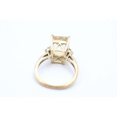 2093 - A 9ct gold citrine and quartz statement ring, size N½ - approx. gross weight 4 grams