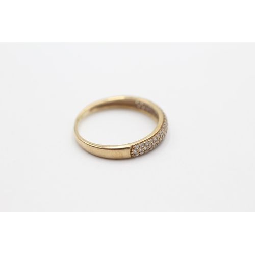 2095 - A 9ct gold clear gemstone triple row half-eternity ring, size P - approx. gross weight 1.8 grams