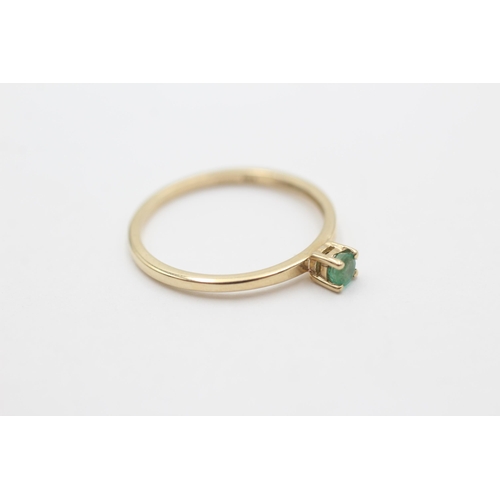 2102 - A 9ct gold emerald single stone dress ring, size O - approx. gross weight 1 gram