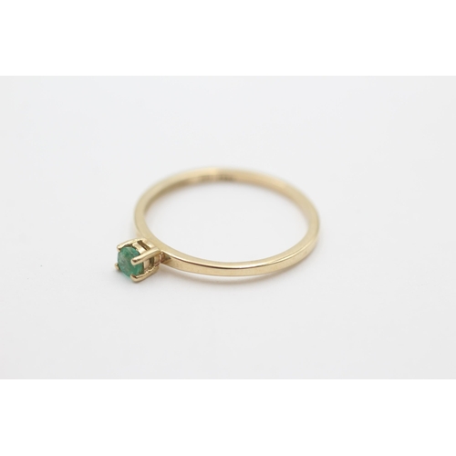 2102 - A 9ct gold emerald single stone dress ring, size O - approx. gross weight 1 gram