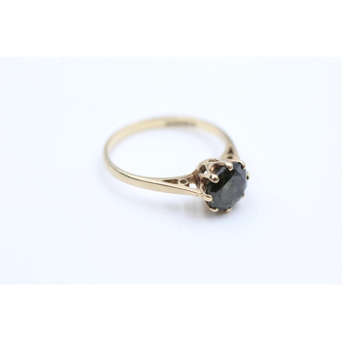 2103 - A 9ct gold green gemstone solitaire dress ring, size K - approx. gross weight 1.5 grams