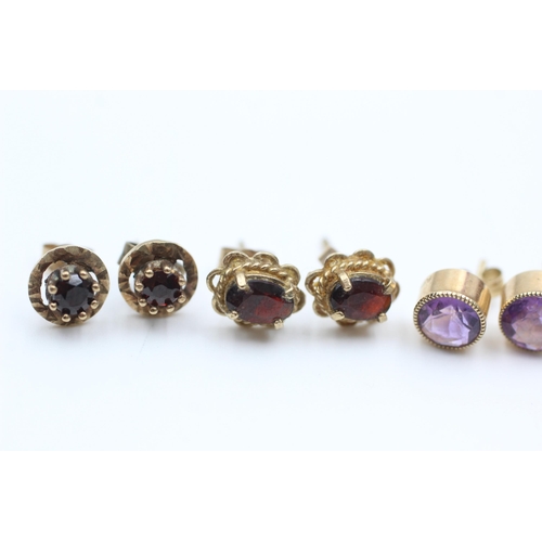 2107 - Four pairs of 9ct gold gemstone stud earrings, two garnet, one amethyst and one sapphire - approx. g... 