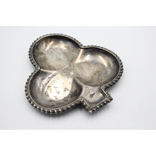 2283 - A Victorian hallmarked Birmingham silver novelty club ashtray, dated 1892 - approx. gross weight 44 ... 