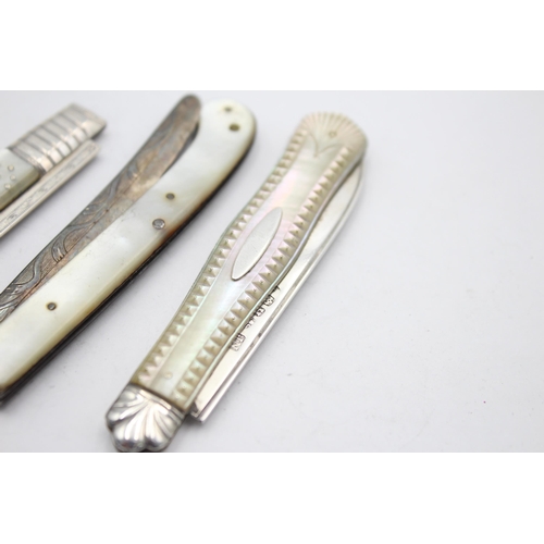 2285 - Three antique hallmarked sterling silver pocket knives with mother of pearl handles - approx. gross ... 