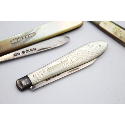 2303 - Three antique hallmarked sterling silver pocket knives with mother of pearl handles - approx. gross ... 