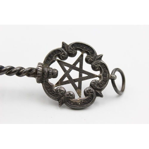 2305 - A Victorian George Kenning hallmarked London silver masonic key, dated 1886 - approx. gross weight 3... 