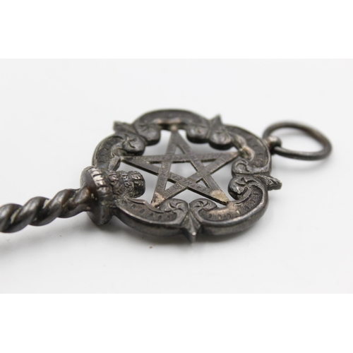 2305 - A Victorian George Kenning hallmarked London silver masonic key, dated 1886 - approx. gross weight 3... 