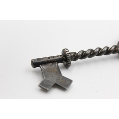 2305 - A Victorian George Kenning hallmarked London silver masonic key, dated 1886 - approx. gross weight 3... 