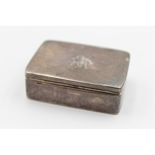 2309 - A Smith & Bartlam hallmarked Birmingham silver snuff box, dated 1925 - approx. gross weight 34 grams