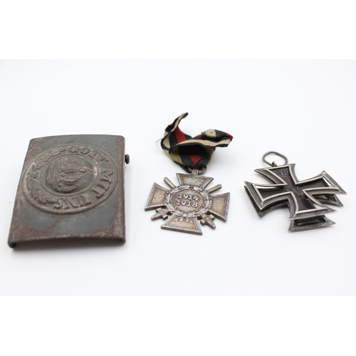 2353 - Three pieces of WWI German militaria, one belt buckle, one Iron Cross 2nd Class and one 1914-18 meda... 