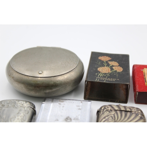 2361 - A collection of tobacciana to include vesta cases, snuff box etc.