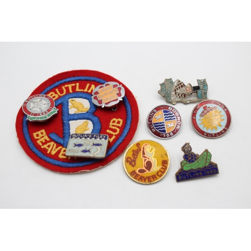 2366 - Nine vintage Butlins items, eight badges and one cloth patch