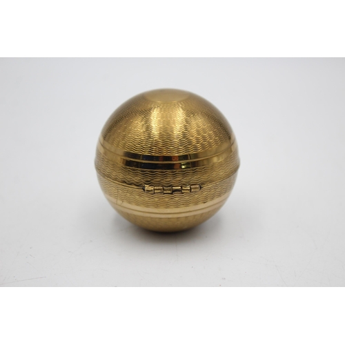 2368 - A 1950s Pygmalion gold tone novelty globe powder compact - approx. 5cm diameter