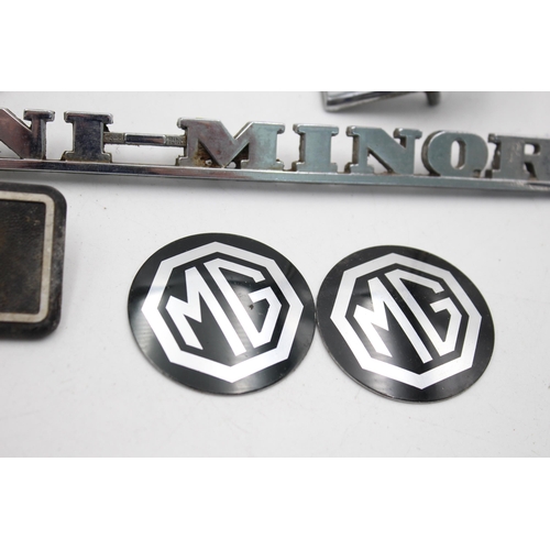 537 - Five vintage car grille badges to include Mini-Minor, AA etc.