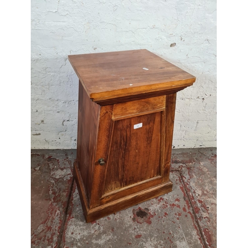 192 - A modern pine effect single door cabinet - approx. 79cm high x 40cm wide x 40cm deep