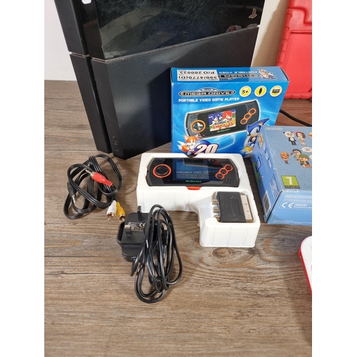 635 - A collection of electronic and gaming items to include Sony PS4 games console, boxed Nintendo 2DS, S... 