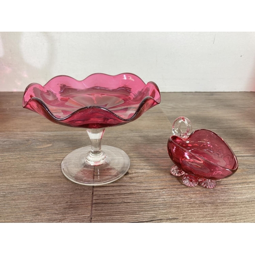 354D - A collection of Victorian and later Cranberry glassware