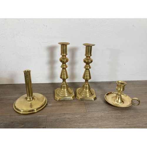 358 - A collection of metalware to include a pair of 19th century brass candlesticks - approx. 20cm high, ... 