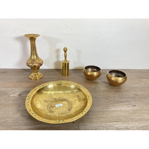 358 - A collection of metalware to include a pair of 19th century brass candlesticks - approx. 20cm high, ... 