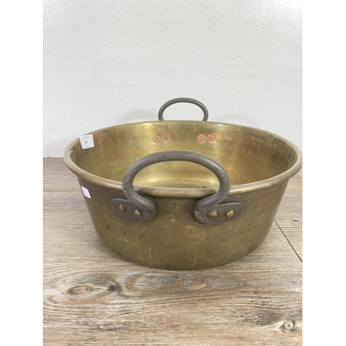 367 - A Victorian brass twin handled preserve pan - approx. 34cm diameter x 13cm high