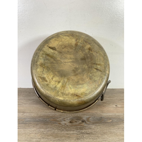 367 - A Victorian brass twin handled preserve pan - approx. 34cm diameter x 13cm high