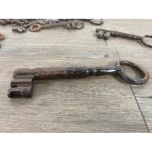 382 - A collection of 18th and 19th century keys