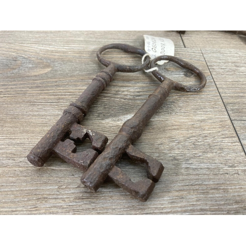 382 - A collection of 18th and 19th century keys