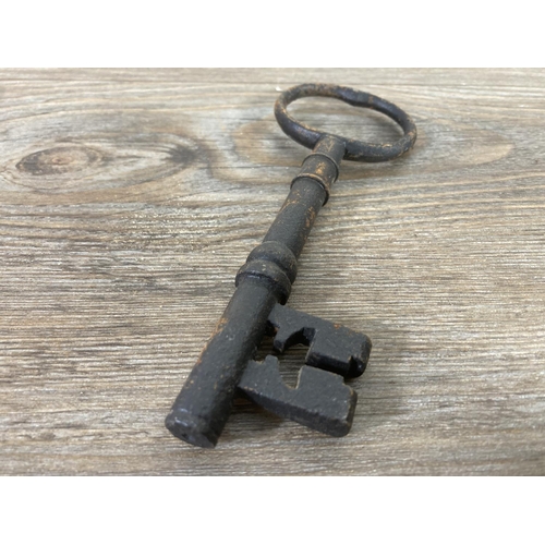 382 - A collection of 18th and 19th century keys