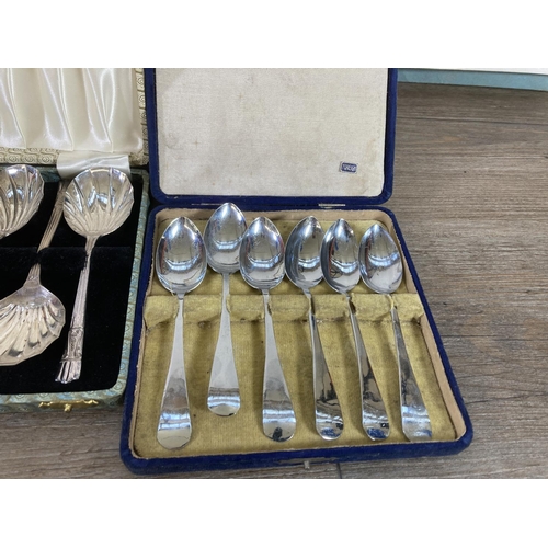 384 - A collection of boxed cutlery to include set of six EPNS tea spoons, Viner's of Sheffield Chelsea st... 