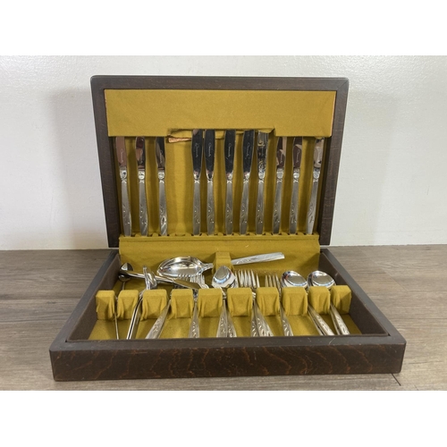 384 - A collection of boxed cutlery to include set of six EPNS tea spoons, Viner's of Sheffield Chelsea st... 