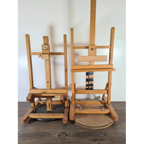 549 - Two beech artist's easels, one being Daler Rowney