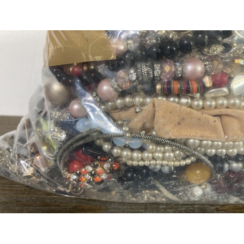 423 - Approx. 10kg of costume jewellery