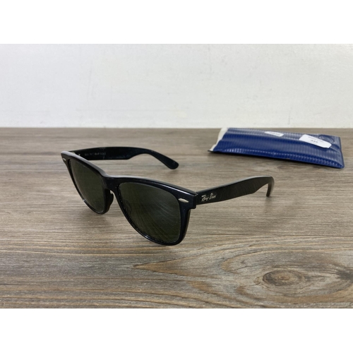 435 - A pair of Ray-Ban Wayfarer sunglasses