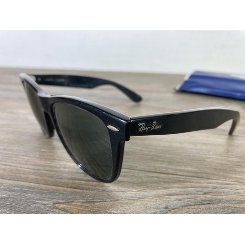 435 - A pair of Ray-Ban Wayfarer sunglasses