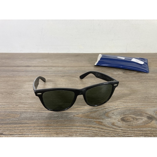 435 - A pair of Ray-Ban Wayfarer sunglasses