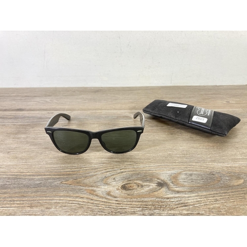 436 - A pair of Ray-Ban Wayfarer sunglasses