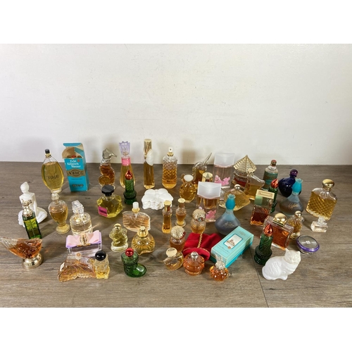 442 - A large collection of various part used fragrances