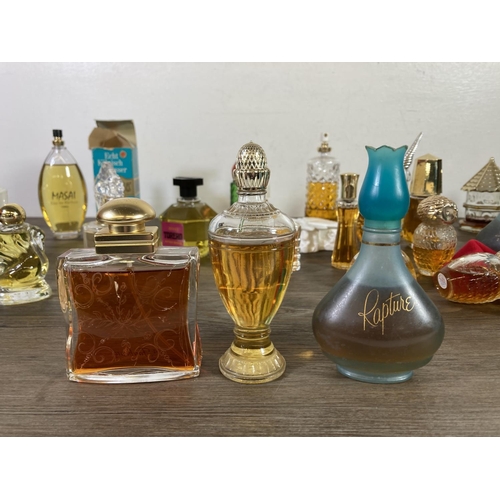 442 - A large collection of various part used fragrances