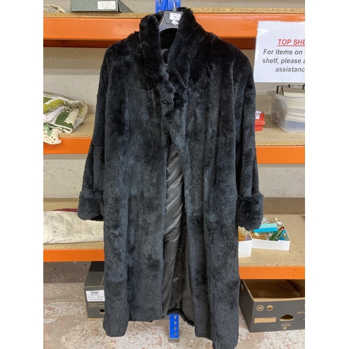 443 - A Jindo size 16 women's fur coat