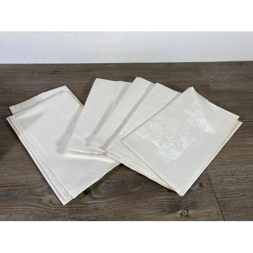 444 - A boxed Irish Linen Hemd damask no. 945 set