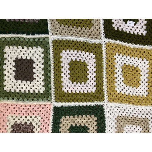 450 - A mid/late 20th century crochet blanket - approx. 250cm long x 163cm wide