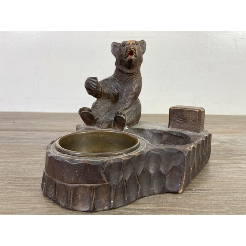 512 - An antique Black Forest carved bear pipe rack and ash tray - approx. 14cm high x 14cm wide