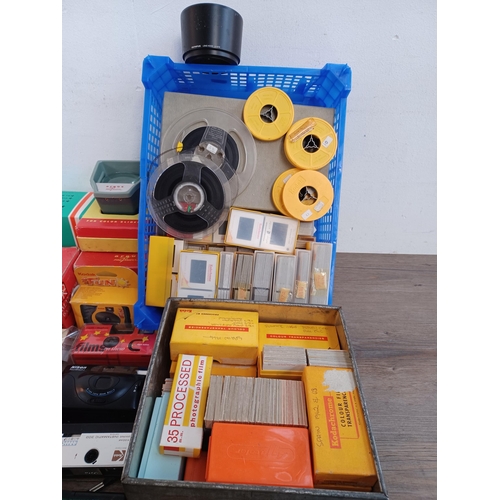 658 - A collection of items to include Olympus XA2 compact 35mm camera, boxed Argus Pre Viewer slide viewe... 