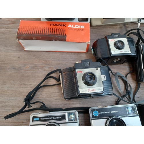 662 - A collection of cameras to include two Kodak EK2 instant, Polaroid Swinger Sentinal instant, three K... 