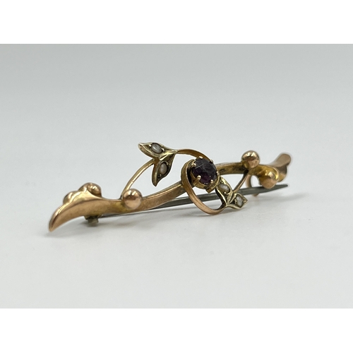 2139 - A late 19th/early 20th century 9ct gold garnet and seed pearl pin brooch - approx. gross weight 1.6 ... 