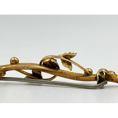 2139 - A late 19th/early 20th century 9ct gold garnet and seed pearl pin brooch - approx. gross weight 1.6 ... 