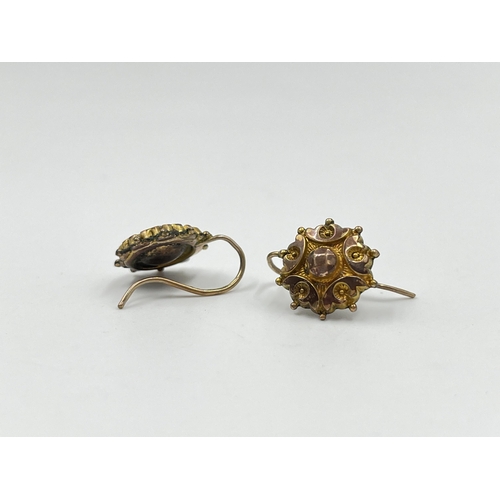 2142 - A pair of early 20th century yellow metal hook earrings - approx. gross weight 1.25 grams