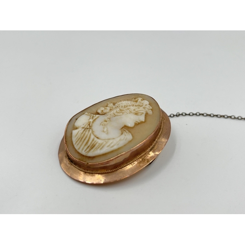 2143 - A 9ct gold framed cameo pin brooch - approx. gross weight 9 grams and approx. 5cm x 4cm