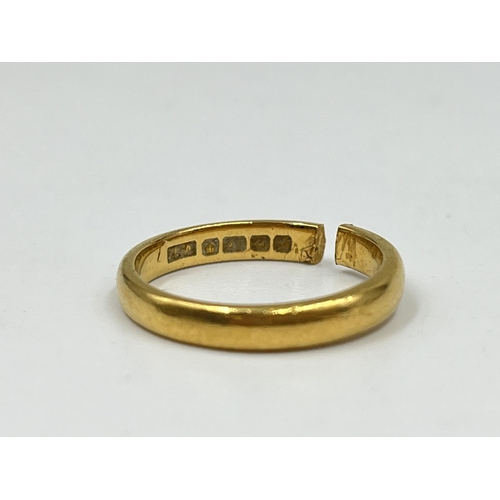 2144 - A hallmarked Birmingham 22ct gold wedding band - approx. gross weight 3.7 grams